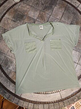 Anne Klein Sage Green Blouse Size Large Minimalist Short Sleeve Career Top